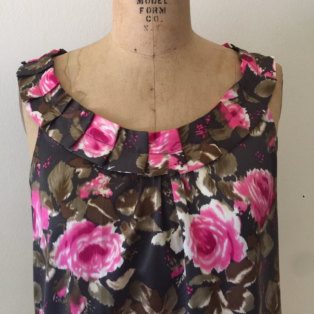 Black Pink Floral Sleeveless Blouse Silky - Small